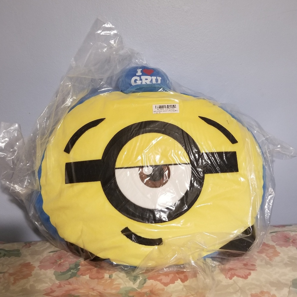 MINIONS FACE PILLOW